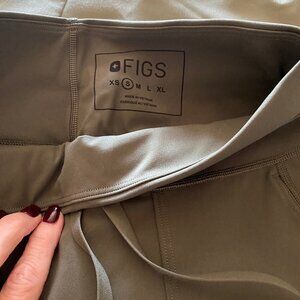 Figs scrub leggings, womens, size small, Fern Green worn 2x